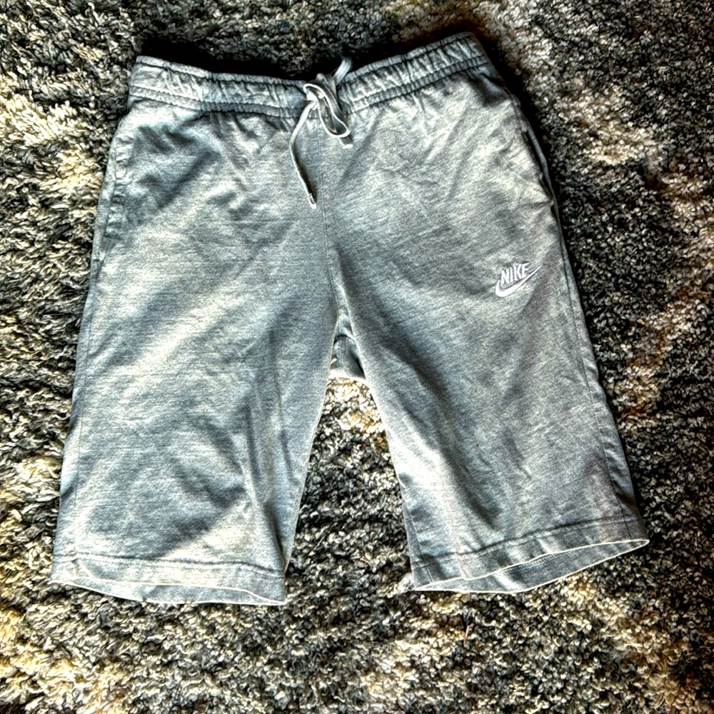 Nike pocketed sweat shorts grey size medium